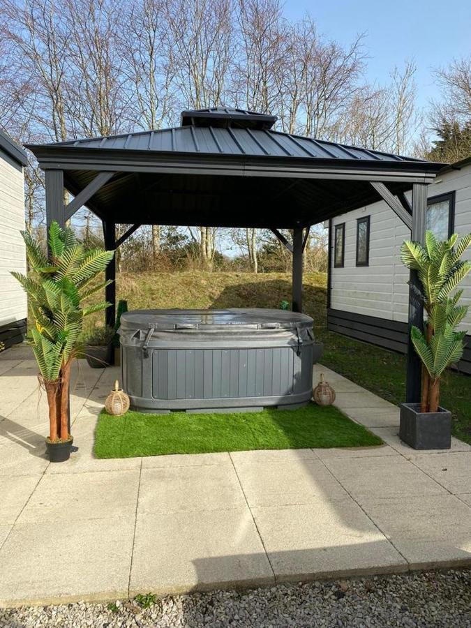 Silverdale Lodge Hot Tub & Wifi Warton Exterior photo