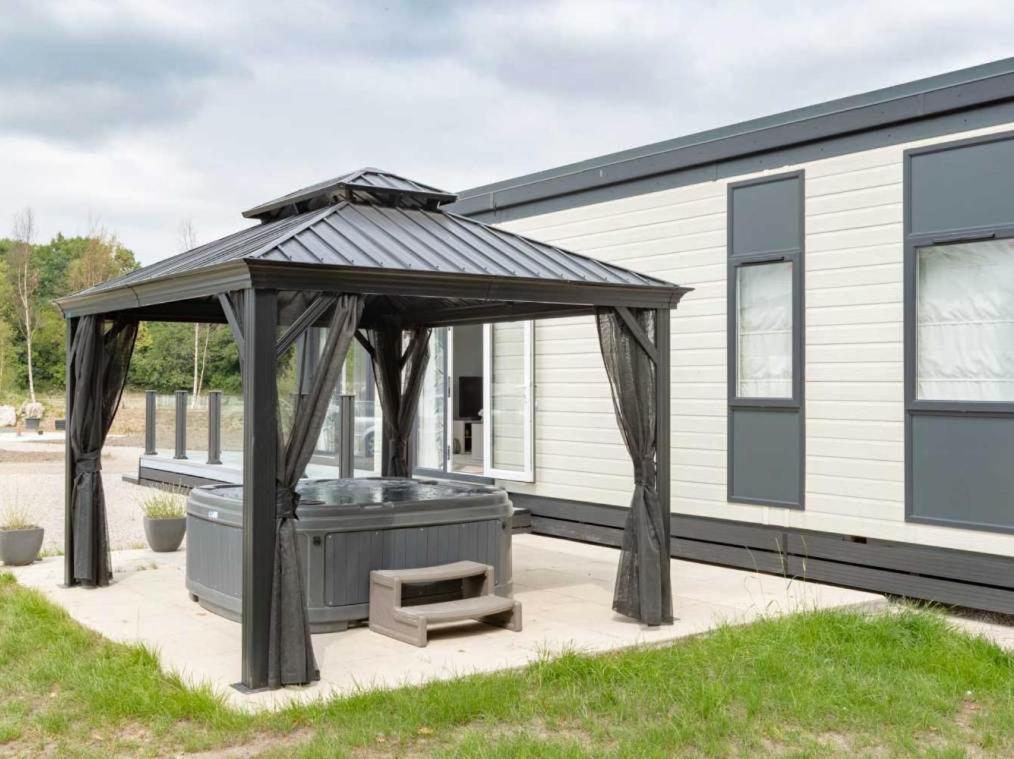 Silverdale Lodge Hot Tub & Wifi Warton Exterior photo